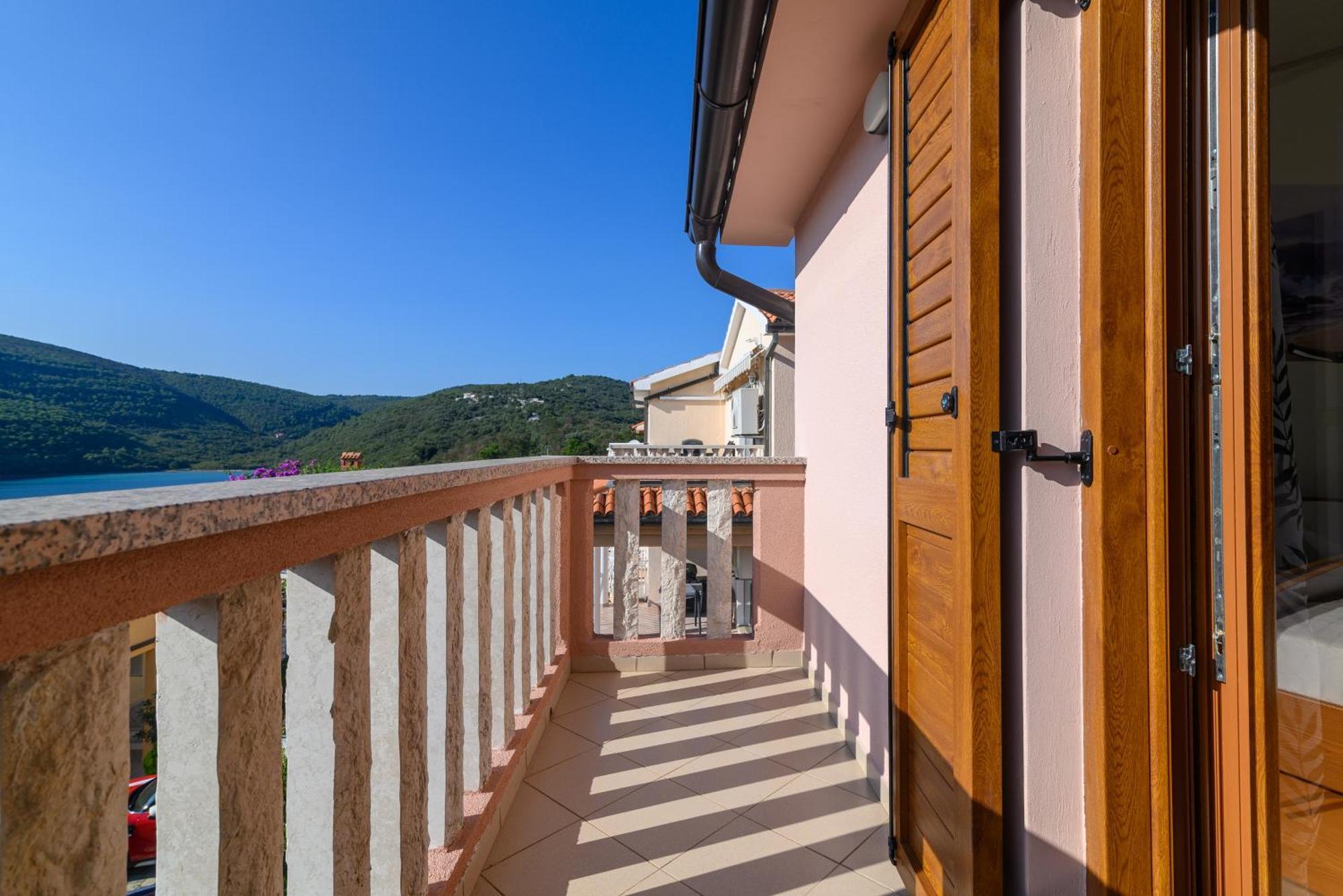 Apartments By The Sea Duga Luka - Prtlog, Labin - 2335 Exterior photo